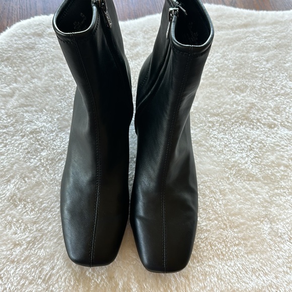 Nwob. DKNY boots. Napa classic booties - Picture 12 of 14